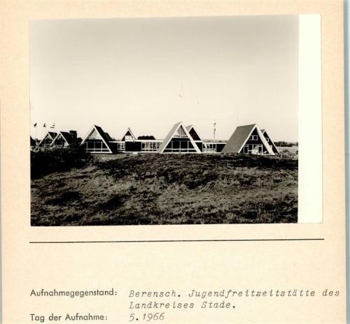 Berensch Jugendfreizeitstätte des Landkreises Stade Foto montiert auf Karton