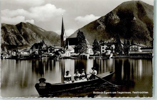 Rottach-Egern Tegernsee Frauen in Festtracht