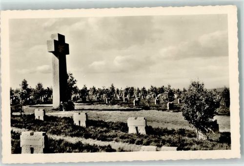 Hürtgen Ehrenfriedhof Rückseite mit Abschürfungen bzw Kleberesten