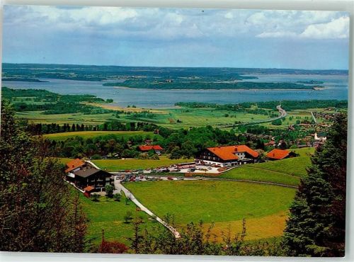 Bernau Blick über Saiserhof und Saiseralm auf Bernau und Chiemsee mit Herreninsel