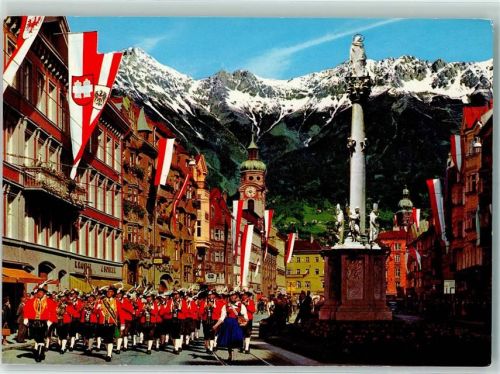 Innsbruck Maria-Theresien-Straße mit Wiltener Stadtmusikkapelle