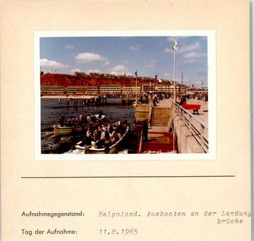 Helgoland Ausbooten an der Landungsbrücke Foto montiert auf Karton
