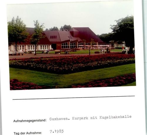 Cuxhaven Cuxhaven Döse Kurpark mit Kugelbakehalle Foto montiert auf Karton