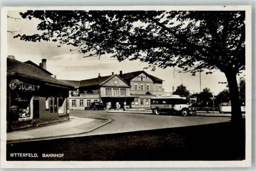 Bitterfeld Bahnhof Autos Bus