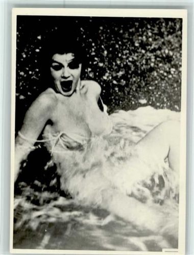 keine AK - nackte Frau badet im Meer - Reproduktion um 1970