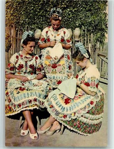 Volkstracht von Kalocsa - Frauen sticken AK