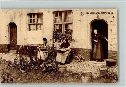 1928 Volkstypen - Alte Frauen sitzen vor dem Haus , gute Erhaltung