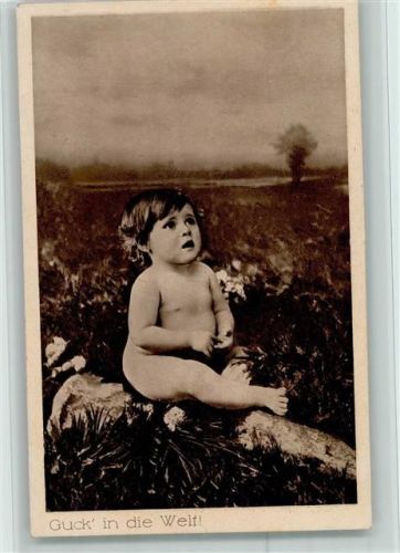 1917 nacktes Baby auf ser Wiese AK