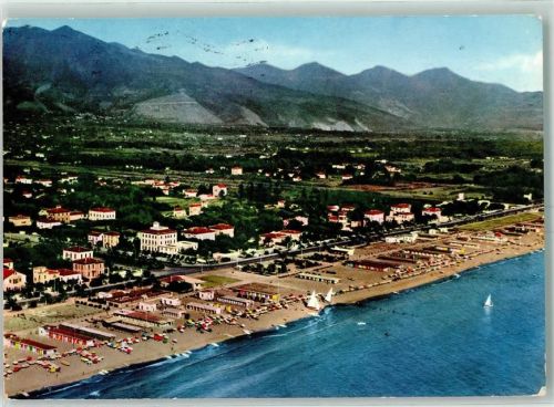 Marina di Massa Fliegeraufnahme