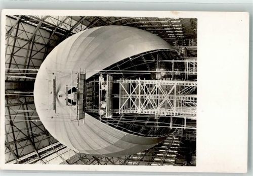 LZ 130 im Bau + Besucherstempel der Luftschiffwerft