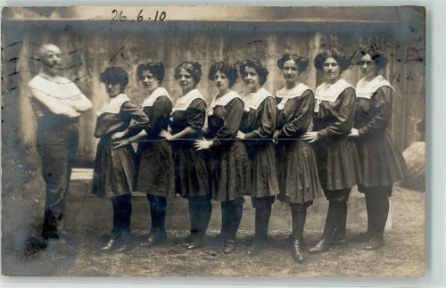 1010 Wien 1. Bezirk, Innere Stadt 1910 Privatfoto AK Damenriege Ort lt. Stempel