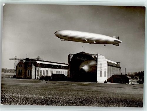 Graf Zeppelin über den Schiffhallen - Museum Zeppelin