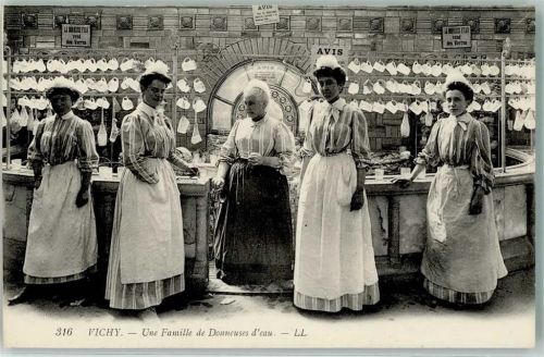 Vichy Une Familie de Donneuses d´eu Handlung