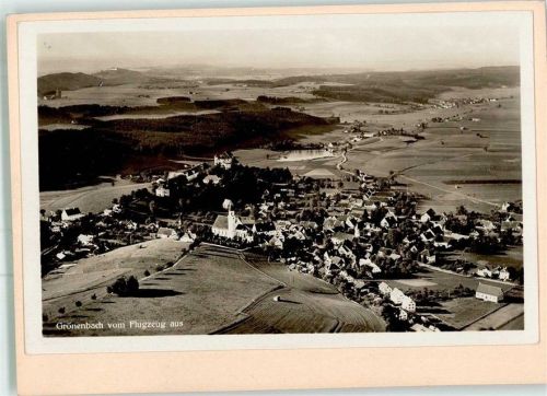 Grönenbach 1931 Fliegeraufnahme des Ortes mit Pfarrkirche St. Philipp und Jakob Original aufmontierte Verlagsmusterkarte