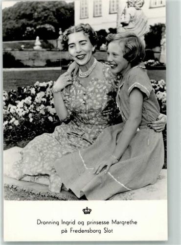 1953 Prinzessin Margrethe + Dronning Ingrid im Schloßpark