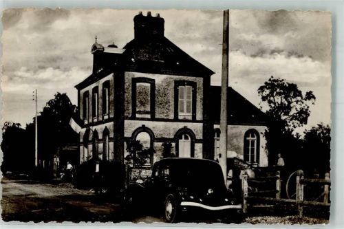 Bois-Guilbert Auto Oldtimer Rathaus