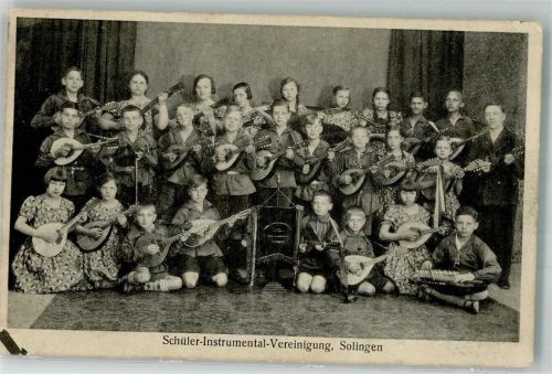 42651 W5650 Solingen Foto AK Gruppenfoto Schüler-Instrumental-Vereinigung Gitarren