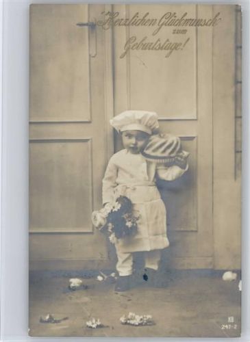 1913 Kleines Kind als Bäcker mit einem Kuchen - Foto AK
