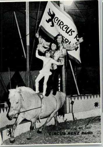 Dressur mit Pferde , Zirkus Renz Berlin