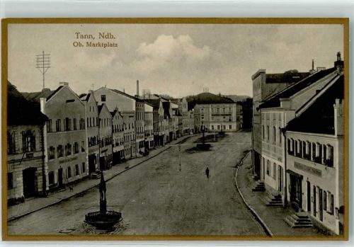 84367 W8342 Tann , Niederbay - Oberer Marktplatz Brunnen Hund
