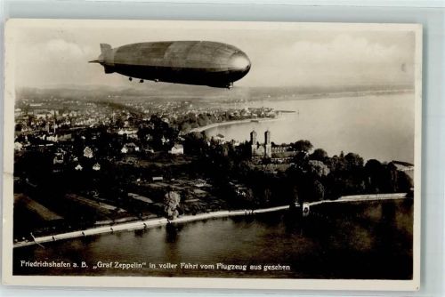 Friedrichshafen 1934 Graf Zeppelin in voller Fahrt über der Stadt Fliegeraufnahme Strähle