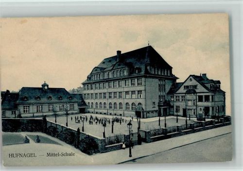 Frankfurt 1920 Hufnagel Mittel Schule u. Schüler auf dem Pausenhof AK