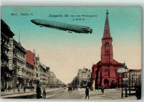 10115 W1000 Wedding 1910 - Zeppelin III. über dem Weddingplatz Straßenbahn Litfaßsäule