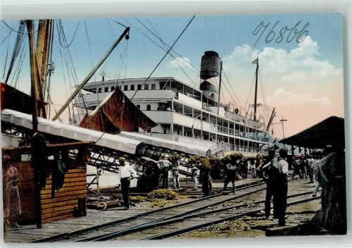 SS Parismina loading fruit Schiff Hafen Bananen