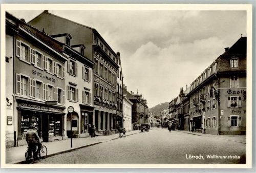 79539 W7850 Lörrach Foto AK Wallbrunnstraße mit Löwen-Apotheke Fahrrad