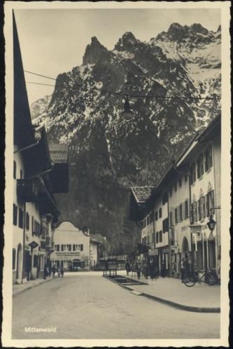 um 1920-30 Mittenwald, Straßenbild, gezackter Rand,Herm. Wisberger