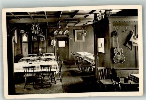 Holzkirchen Brauereigasthaus Alte Post Gaststube Standuhr Gitarre