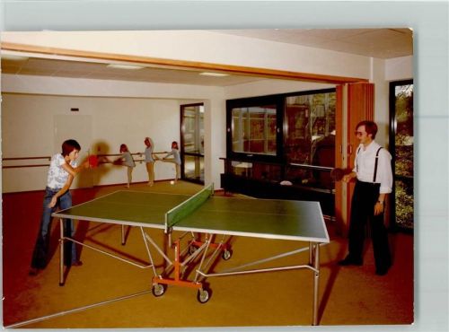 Bad Bramstedt Kurhotel Gutsmann Innenaufnahme Tischtennis Mädchen machen Ballettübungen
