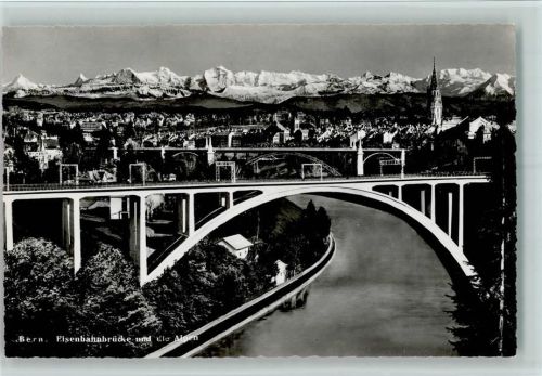 Bern Eisenbahnbrücke und die Alpen