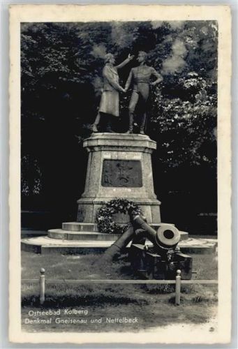 Kolberg Denkmal Zaun Baum