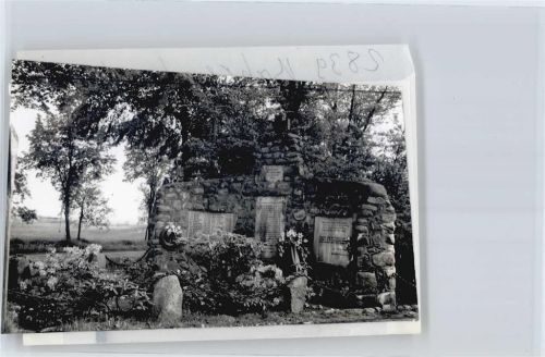 Bahrenborstel Foto mit Negativ, Ehrenmal