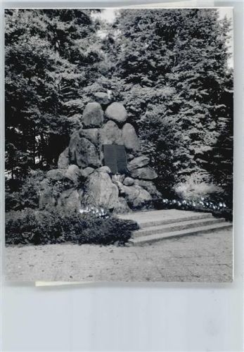 Schenefeld Foto mit Negativ, Ehrenmal