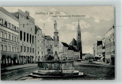 Neuötting Oberer Stadtplatz mit Marienbrunnen