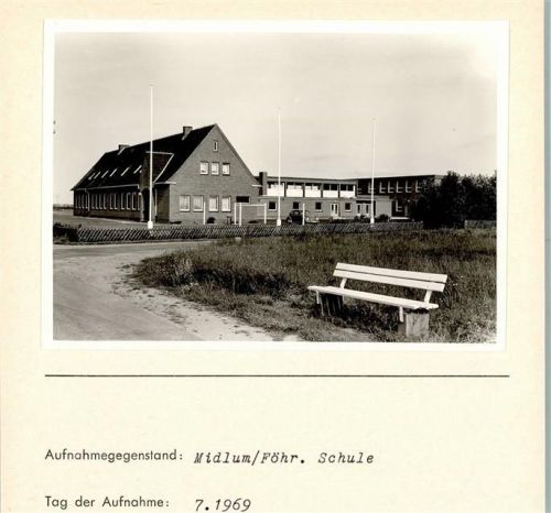 Midlum Schule Foto montiert auf Karton