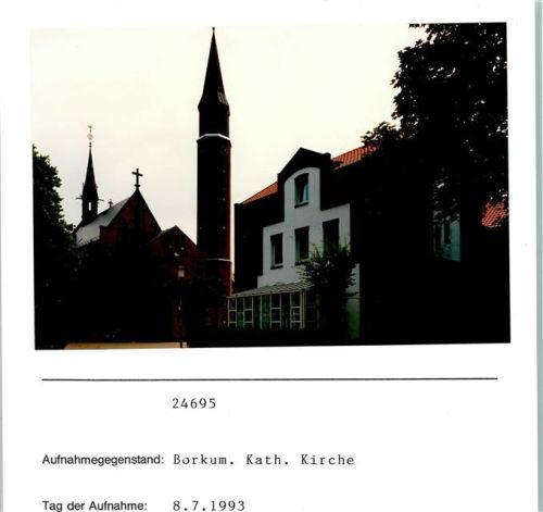 Borkum Kath. Kirche Foto montiert auf Karton