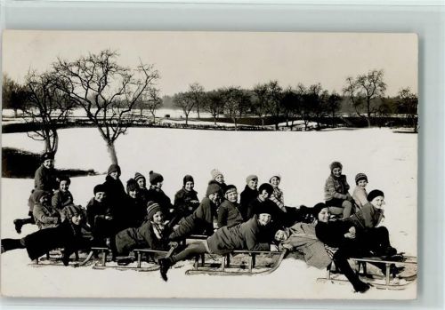 1946 Kindergruppe mit Schlitten AK
