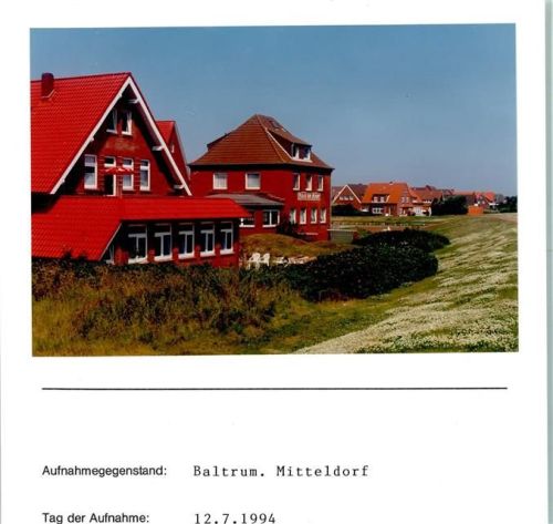 Baltrum Mitteldorf Foto montiert auf Karton