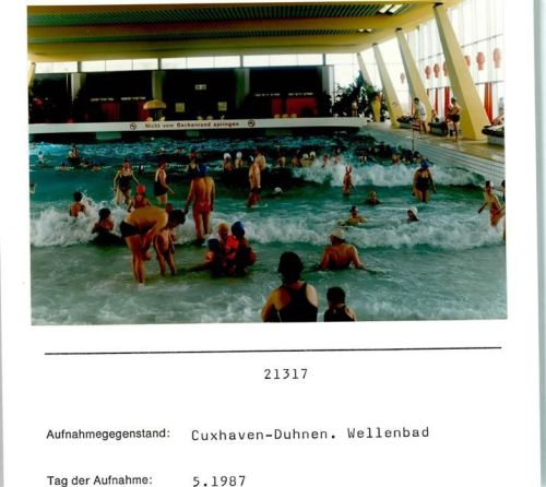 Duhnen Leben im Wellenbad Foto montiert auf Karton