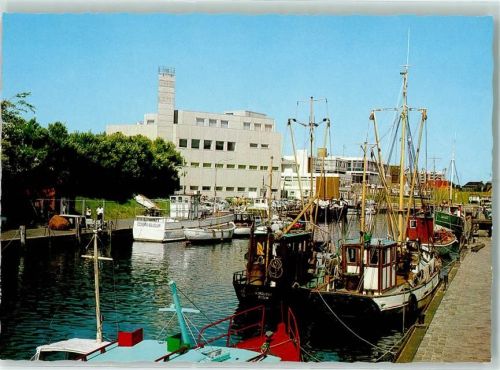 Büsum Alter Hafen mit Kurmittelhaus und Wellenbad