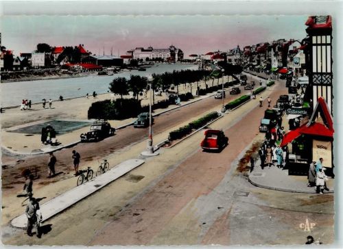 Trouville Reine des Plages Vue generale sur les quais