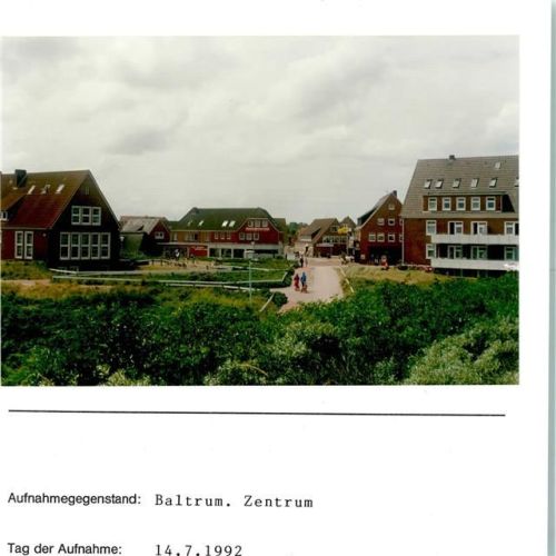 Baltrum Zentrum Foto montiert auf Karton