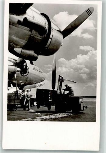 Frankfurt 1955 - 1960 Beladen eines Flugzeuges