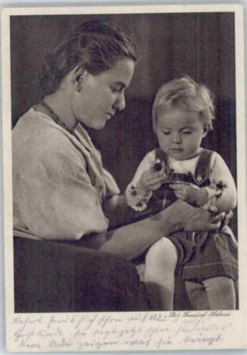 1938 Mutter und Kind - Margeriten zupfen