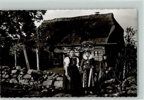 Metz 426 G 14 - Schappel Frau vor einem Bauernhaus