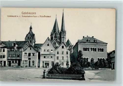 Gelnhausen Untermarkt mit dem Romanischen Haus und Reis-Denkmal