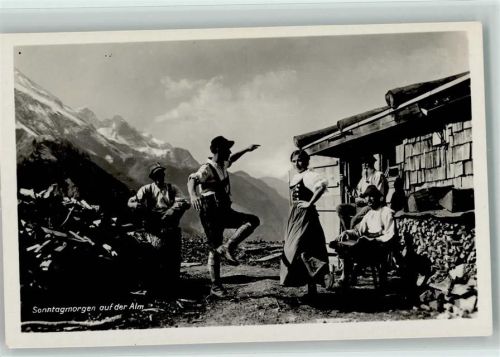 Sonntagmorgen auf der Almhütte - Schuhplattler Foto ca 1936 AK